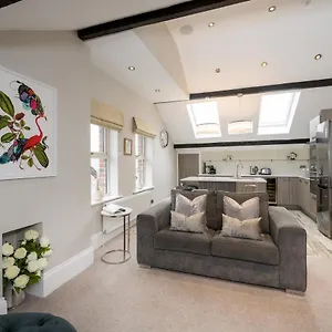 Serviced - St George's Five Apartment