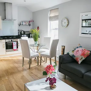 The House Classic 2 Bedroom Apartment